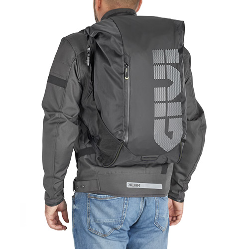 GIVI EA148B 18L Waterproof Motorcycle Backpack with Laptop Compartment - IPX5 Rated - Image 2
